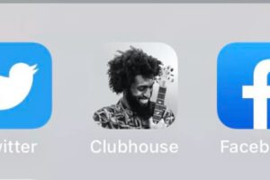 Clubhouse es una red social que brinda al usuario crear discusiones o charlas sin imagen