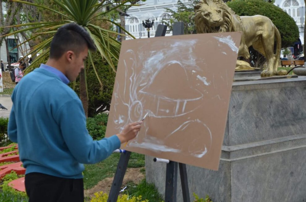 Artistas plásticos de Oruro exhiben su destreza en el Día de su Santo