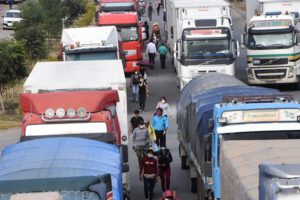 Bloqueo de carreteras impide el movimiento del transporte pesado en Quillacollo