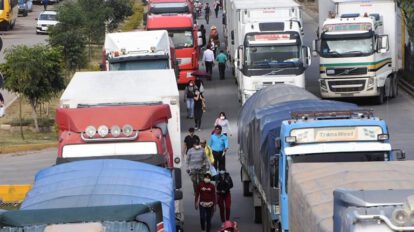 Bloqueo de carreteras impide el movimiento del transporte pesado en Quillacollo