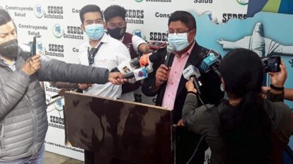 El jefe de Epidemiología del Sedes, Yercin Mamani, confirma el primer caso de la variante británica