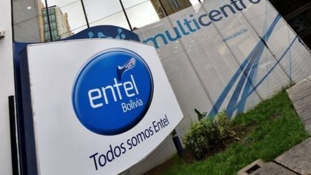 Funcionaria de Entel aprehendida por desviar $us 500.000