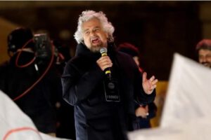 Beppe Grillo propone quitar voto a ancianos en Italia