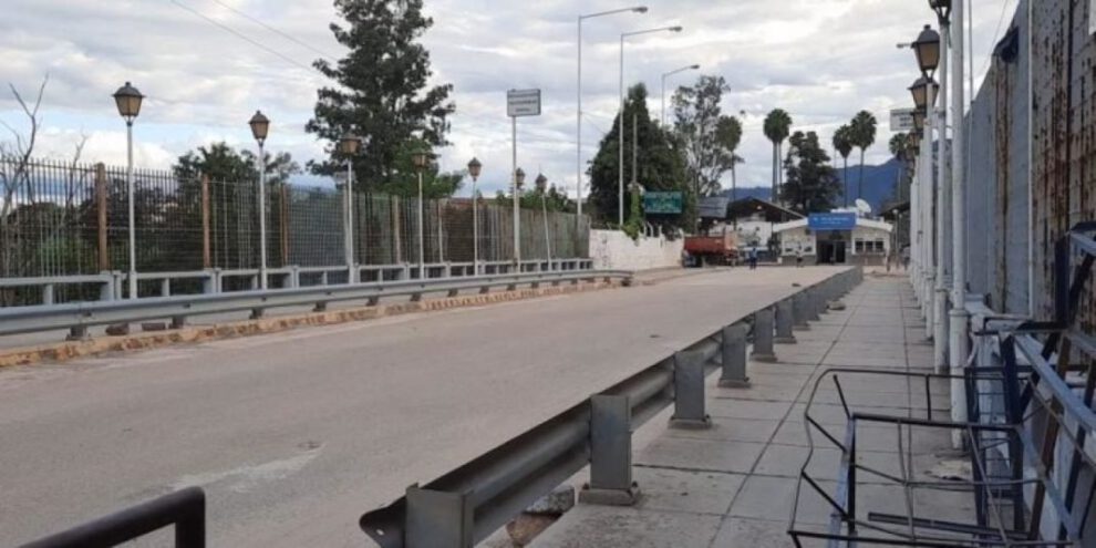 Bloqueo de frontera con Argentina en San José de Pocitos