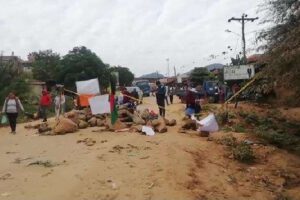 Bloqueos carreteros obstruyen el paso de vacunas y oxígeno