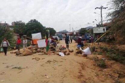 Bloqueos carreteros obstruyen el paso de vacunas y oxígeno