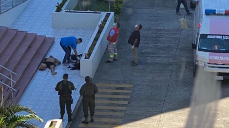 Lesiones recientes en la pareja que cayó del piso 12 de un edificio