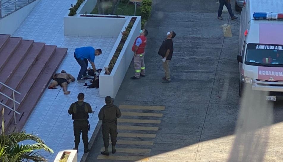 Lesiones recientes en la pareja que cayó del piso 12 de un edificio