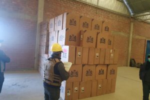 Mercancía de contrabando comisada en Oruro