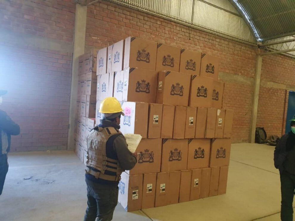 Mercancía de contrabando comisada en Oruro