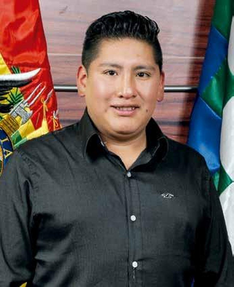 Eva Copa asumió la Presidencia del Senado con la aprobación de Evo Morales