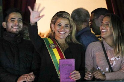Hijos de Añez piden traslado a clínica