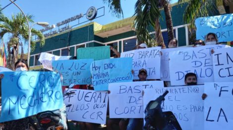 Riberalteños solicitan servicios eléctricos de ENDE