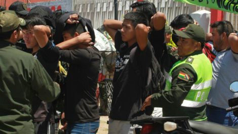 allanamiento a casa de campaña de Bolivia Dice No en Villa 1ro de Mayo