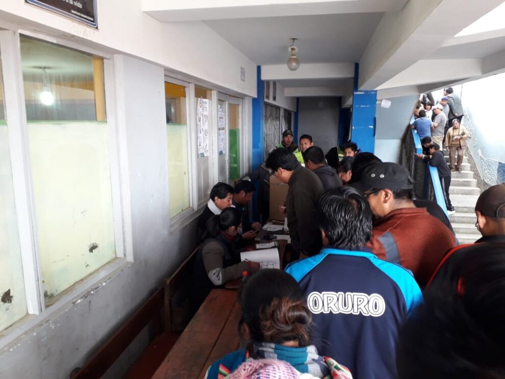Irregularidades en mesa de votación en la Unidad Educativa Bolivia