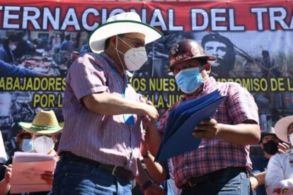 Luis Arce entrega normativas y anteproyectos de ley para los trabajadores en su día