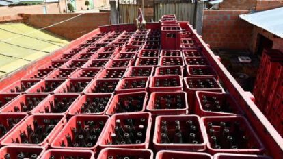 Cajas de cerveza secuestradas por la Policía Boliviana de El Alto