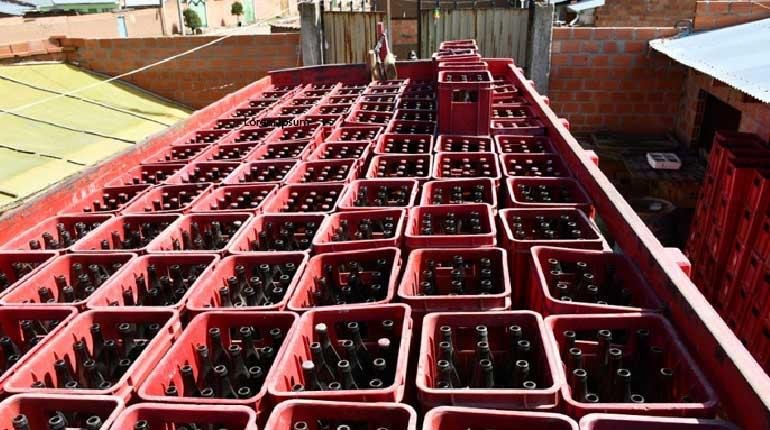 Cajas de cerveza secuestradas por la Policía Boliviana de El Alto