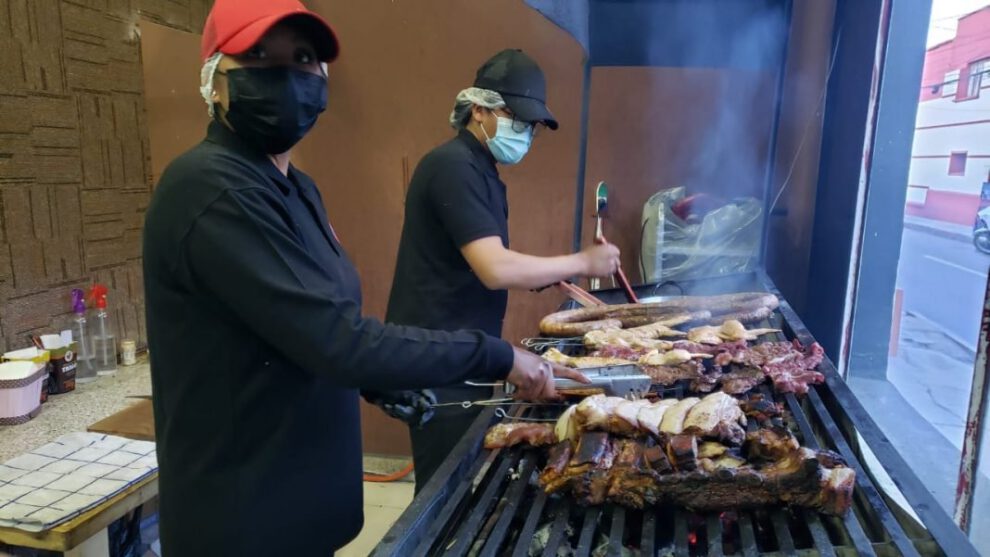 Gibas Oruro, un emprendimiento de carnes a la parrilla