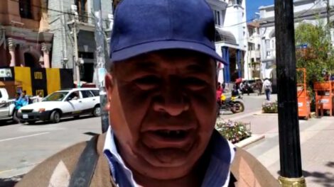Comerciantes del mercado Kantuta y Amadeo Tapia