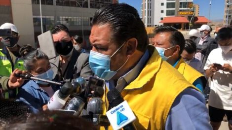 Luis Revilla inspecciona el viaducto Tejada Sorzano en La Paz