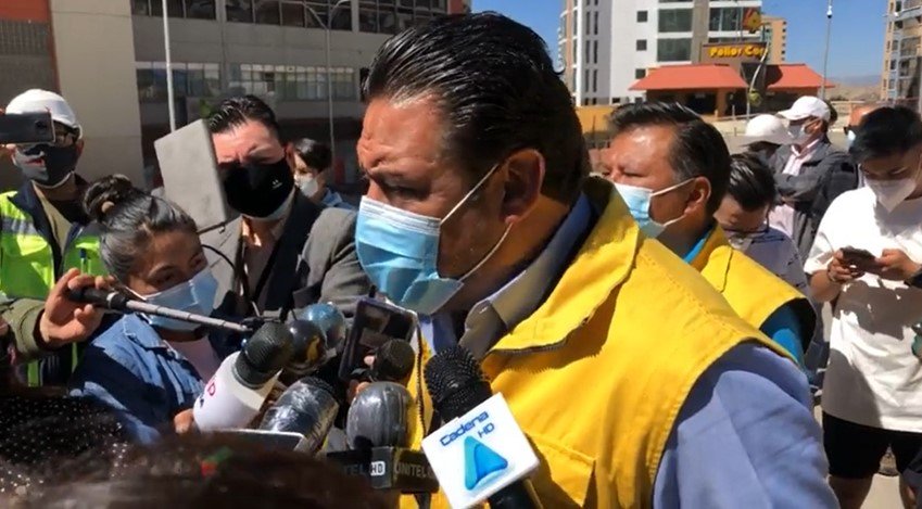 Luis Revilla inspecciona el viaducto Tejada Sorzano en La Paz