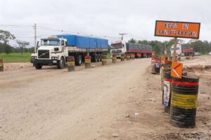 Transportistas de Yapacaní reclaman el mal estado de la carretera