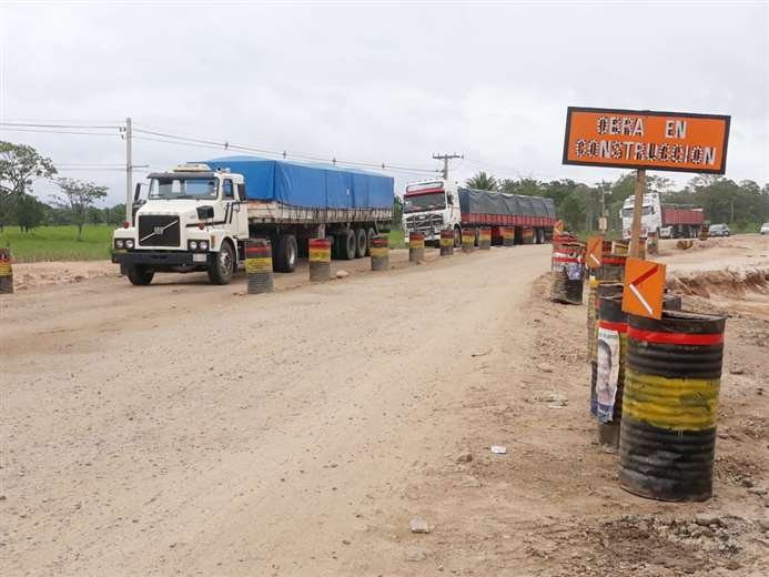 Transportistas de Yapacaní reclaman el mal estado de la carretera