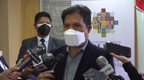 Compra de vacunas por el Ministro de Salud, Jeyson Auza