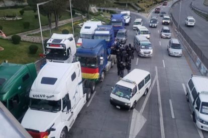 Bloqueo de transportistas en La Paz por reactivación del tren Arica-La Paz