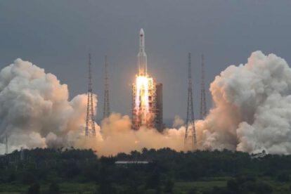 Cohete chino Long March 5B que regresa a la Tierra