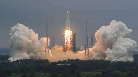 Cohete chino Long March 5B que regresa a la Tierra