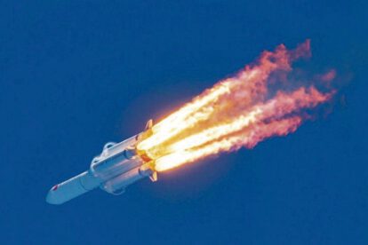 Cohete Chino Long March 5B cae en el océano Índico