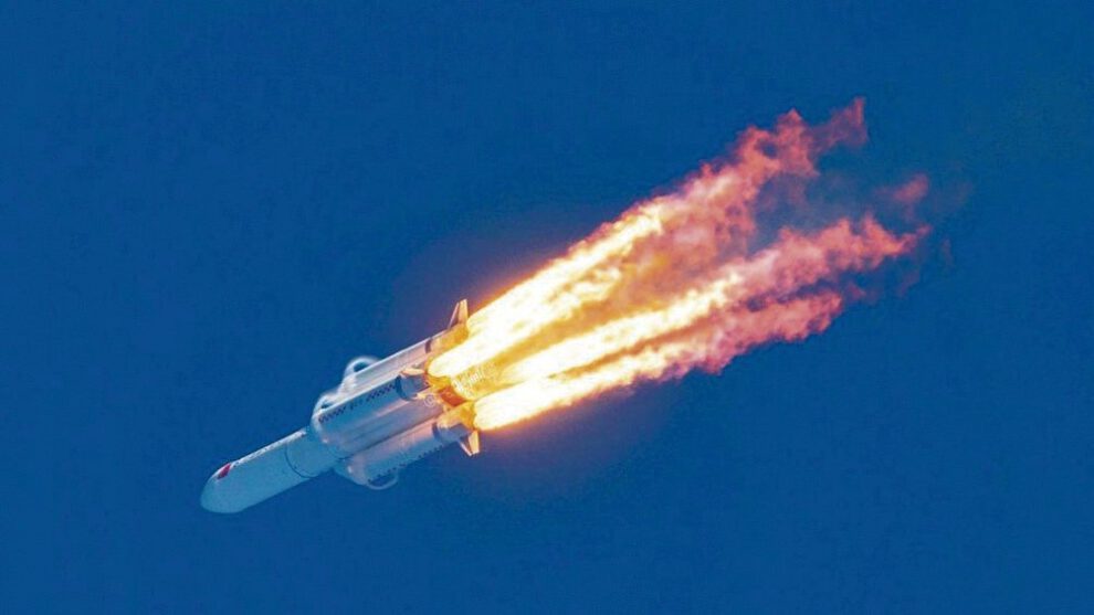 Cohete Chino Long March 5B cae en el océano Índico