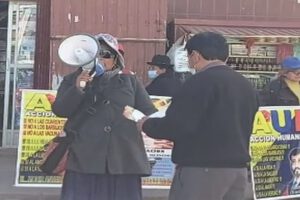 Grupos antivacunas en las calles de El Alto