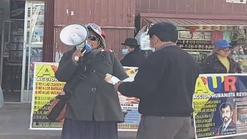 Grupos antivacunas en las calles de El Alto