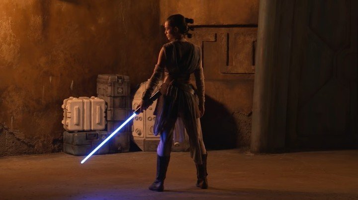 Sable de luz real de Star Wars presentado por Disney