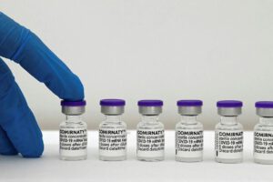 Vacuna Pfizer-BioNTech administrada por error en Italia