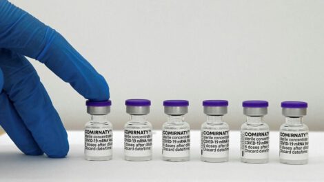 Vacuna Pfizer-BioNTech administrada por error en Italia