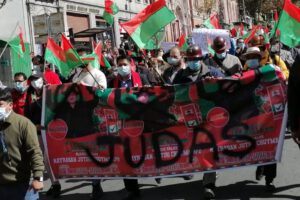 Marcha de simpatizantes de Jallalla contra Santos Quispe