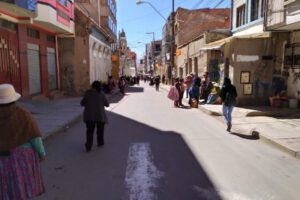 Paro cívico en Oruro en la Super Feria y el mercado Fermín López