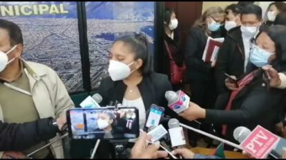 Iris Flores denuncia falta de documentación en El Alto