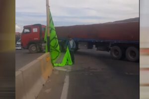 Bloqueo de camiones con soya en Santa Cruz
