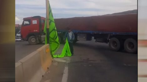 Bloqueo de camiones con soya en Santa Cruz