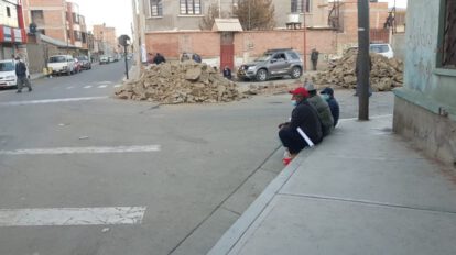Bloqueo de ferrocarril por el sector transporte en Bolivia