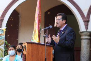 Desayuno escolar Cochabamba entregado por Manfred Reyes Villa