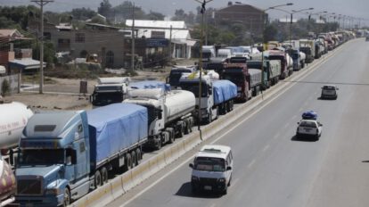 Transporte pesado continúa con el bloqueo en Cochabamba