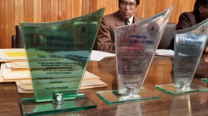 Reconocimientos a los ganadores de la Feria de Investigación UTO