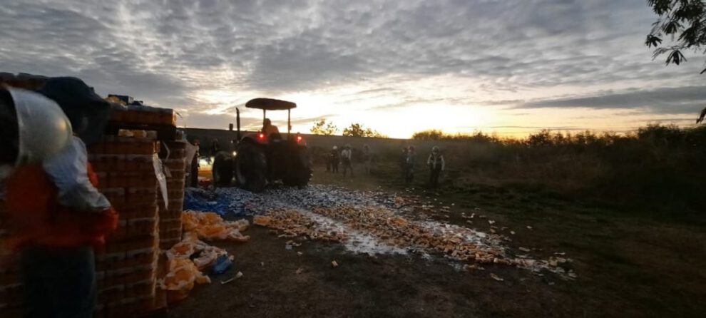 Cerveza de contrabando destruida por la Aduana Nacional