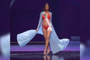 Miss Universo con Lenka Nemer representando a Bolivia